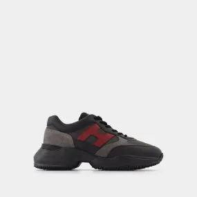 Hogan  Interaction Allacciato H Sneakers in Grey  Black and Red Suede