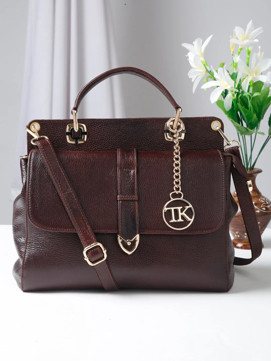 Teakwood Leathers Solid Structured Women Leather Handheld Bag